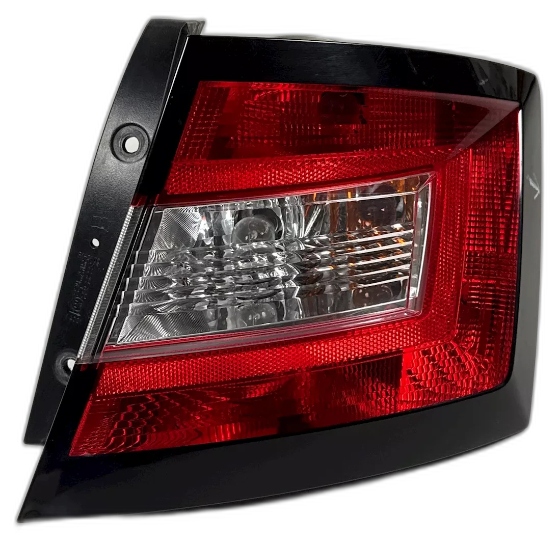 Zadní světlomet pravý, Škoda Fabia III hatchback, 6V6 945 096, poškozený