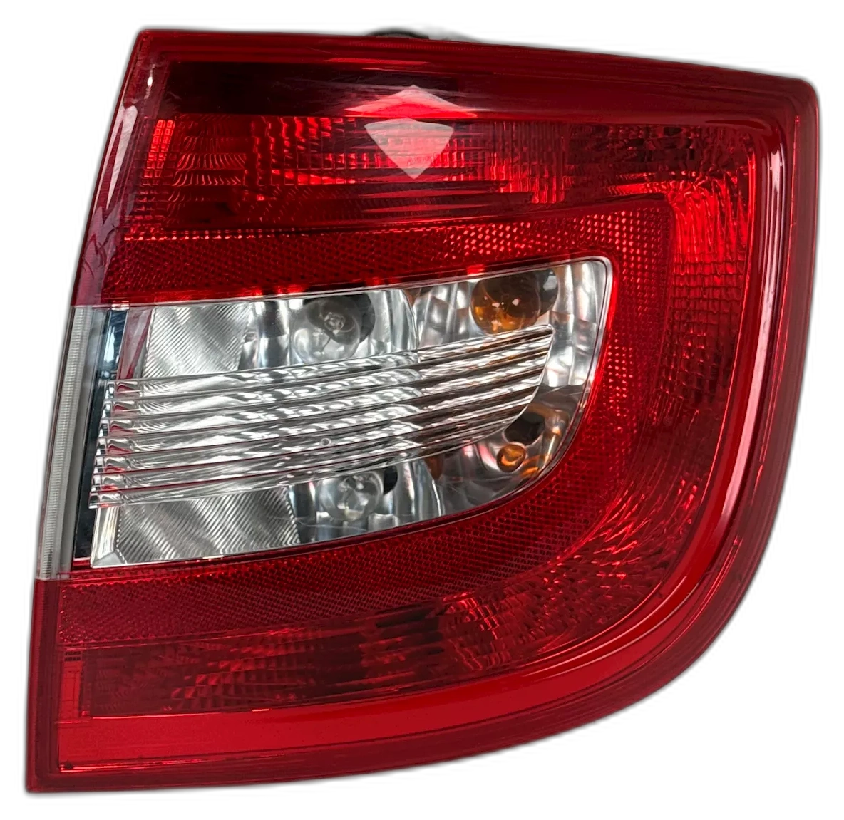 Zadní světlomet pravý, Škoda Rapid, 5JH 945 096, 5JH 945 112, poškozený