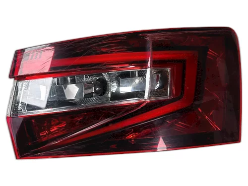 Zadní světlomet pravý, Škoda Superb III kombi, 3V9 945 208, poškozený