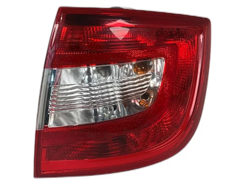 Zadní světlomet pravý, Škoda Rapid, 5JH 945 096, 5JH 945 112, poškozený