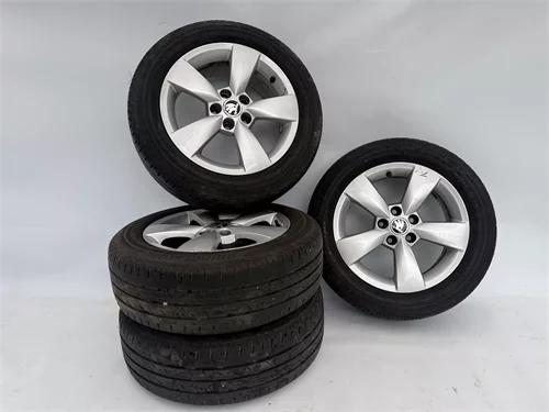 Alu kola Škoda CARME + Letní pneumatiky Bridgestone 185/60 R15, LA89