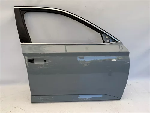 Dveře pravé přední, Škoda Superb III, R700 - 9707